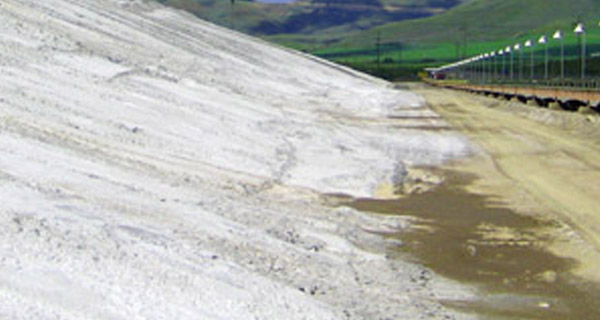Intermediate cover on landfill slope